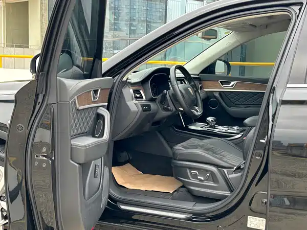 Hongqi HS7 2022