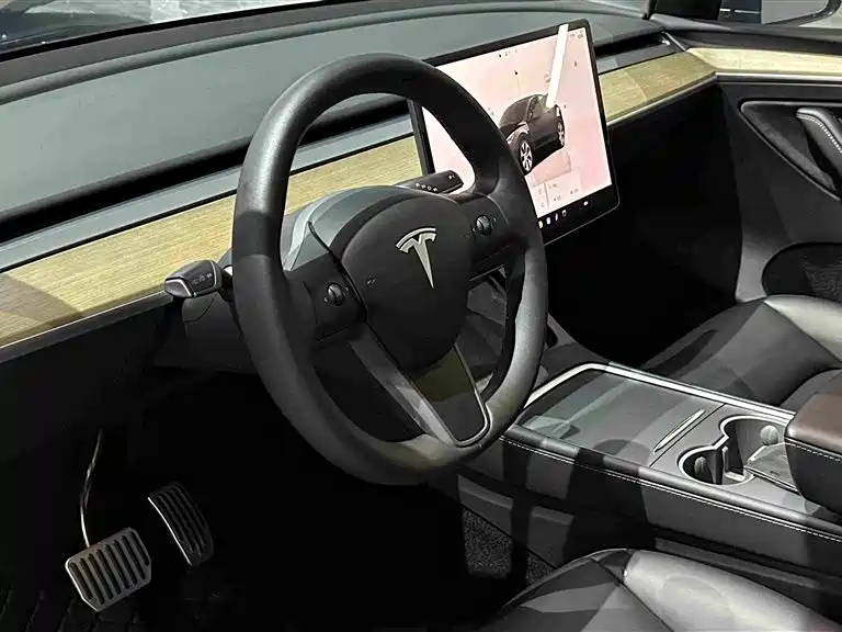 Tesla Model Y 2023 — фото 5
