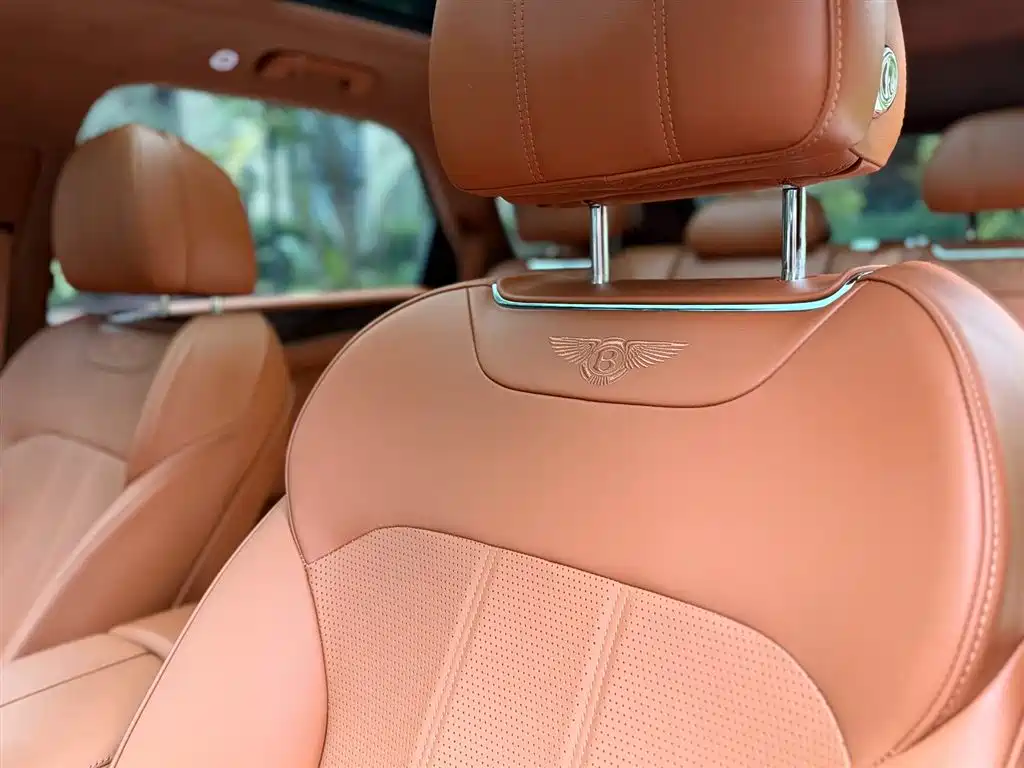 Bentley Bentayga 2017 — фото 17