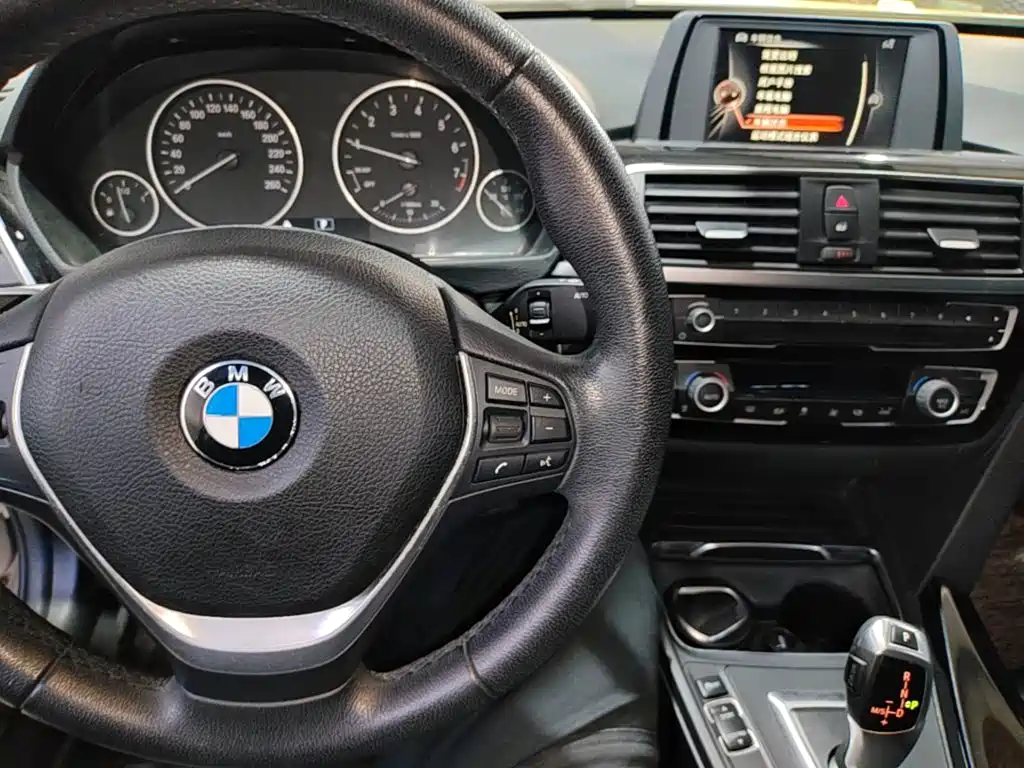 BMW 3 Series 2017 — фото 10