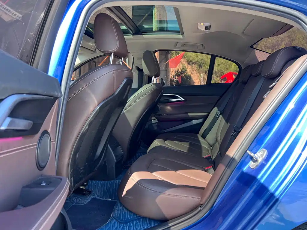 BMW 1 Series 2019 — фото 10