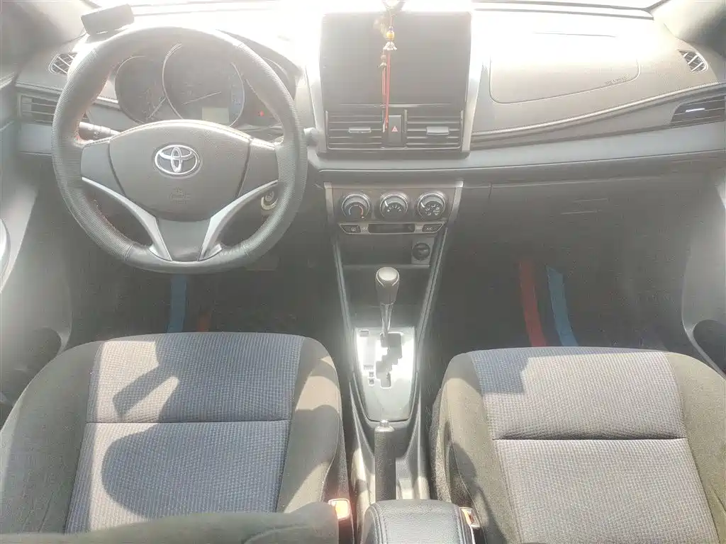 Toyota Yaris L 2016 — фото 10
