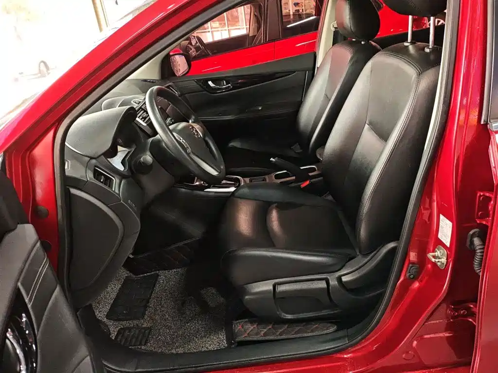 Nissan Tiida 2018 — фото 11