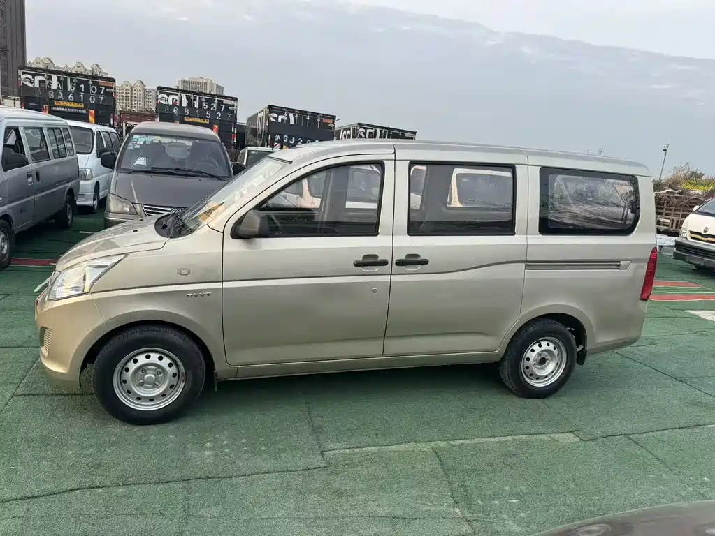 Wuling Rongguang V 2017 — фото 8