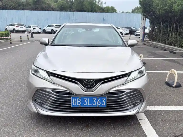 Toyota Camry 2019 — фото 2