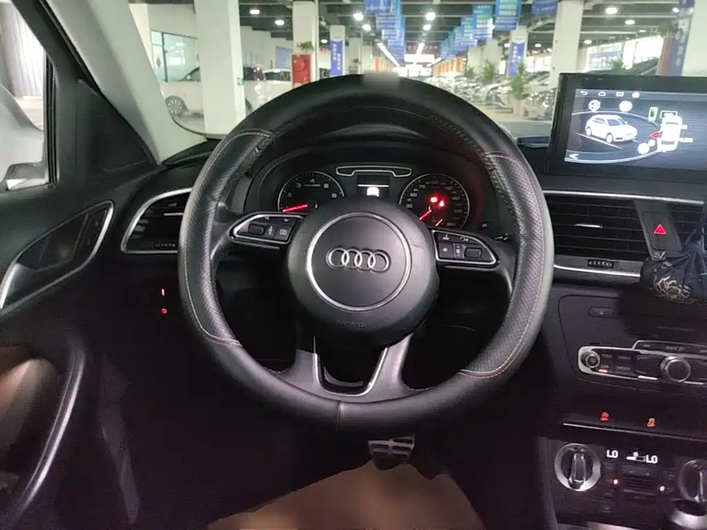 Audi Q3 2015 — фото 11