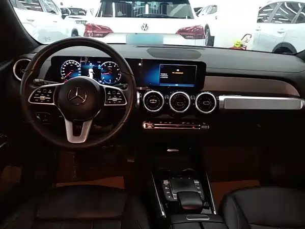 Mercedes-Benz GLB 2023