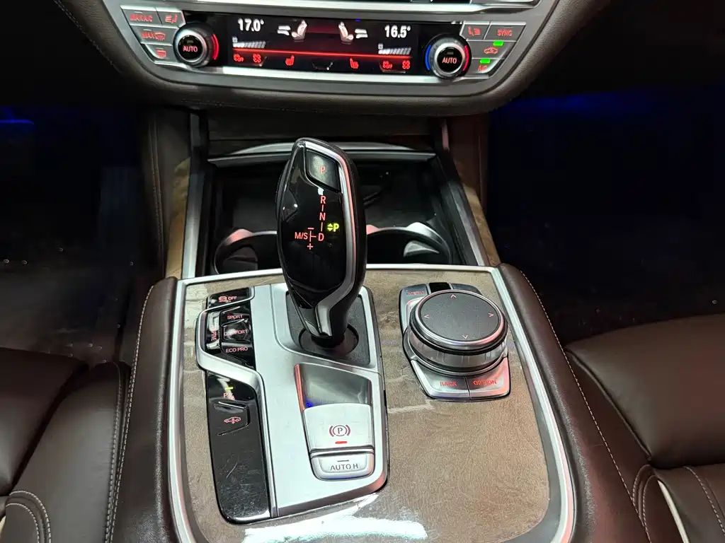 BMW 7 Series 2019 — фото 12