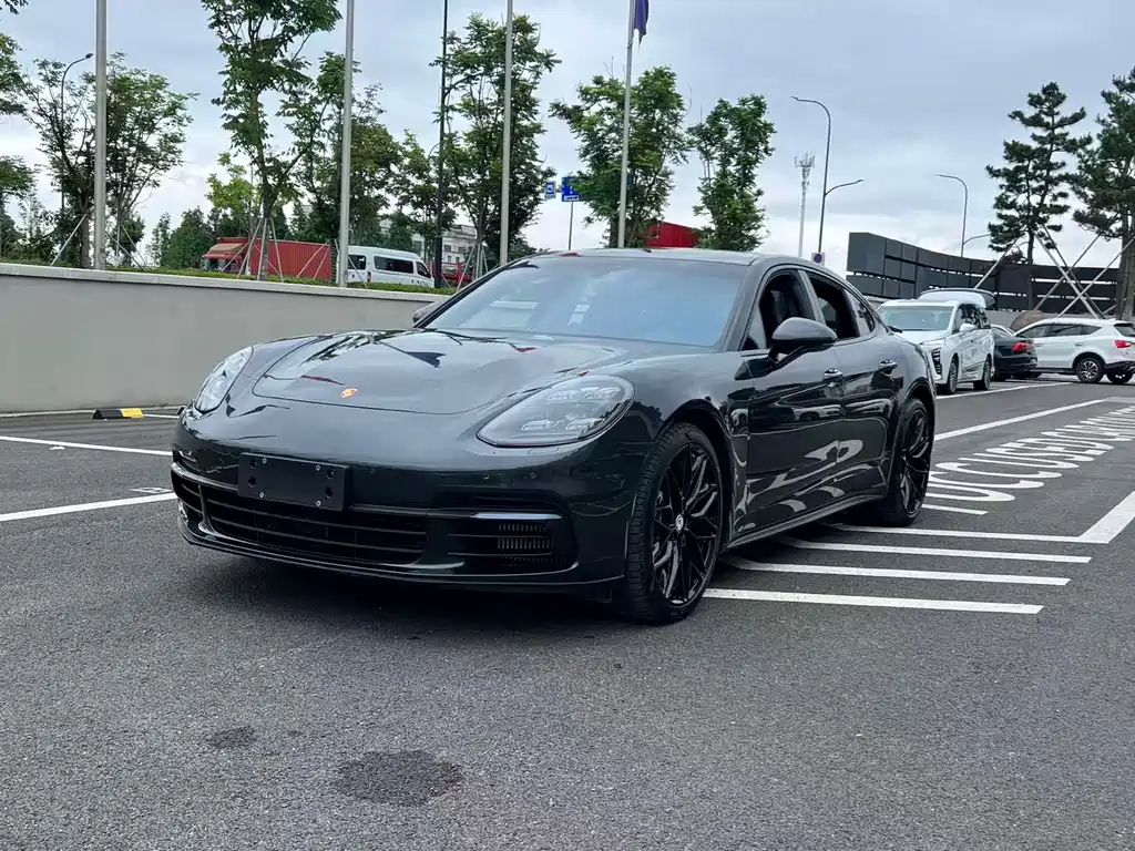 Porsche Panamera 2021