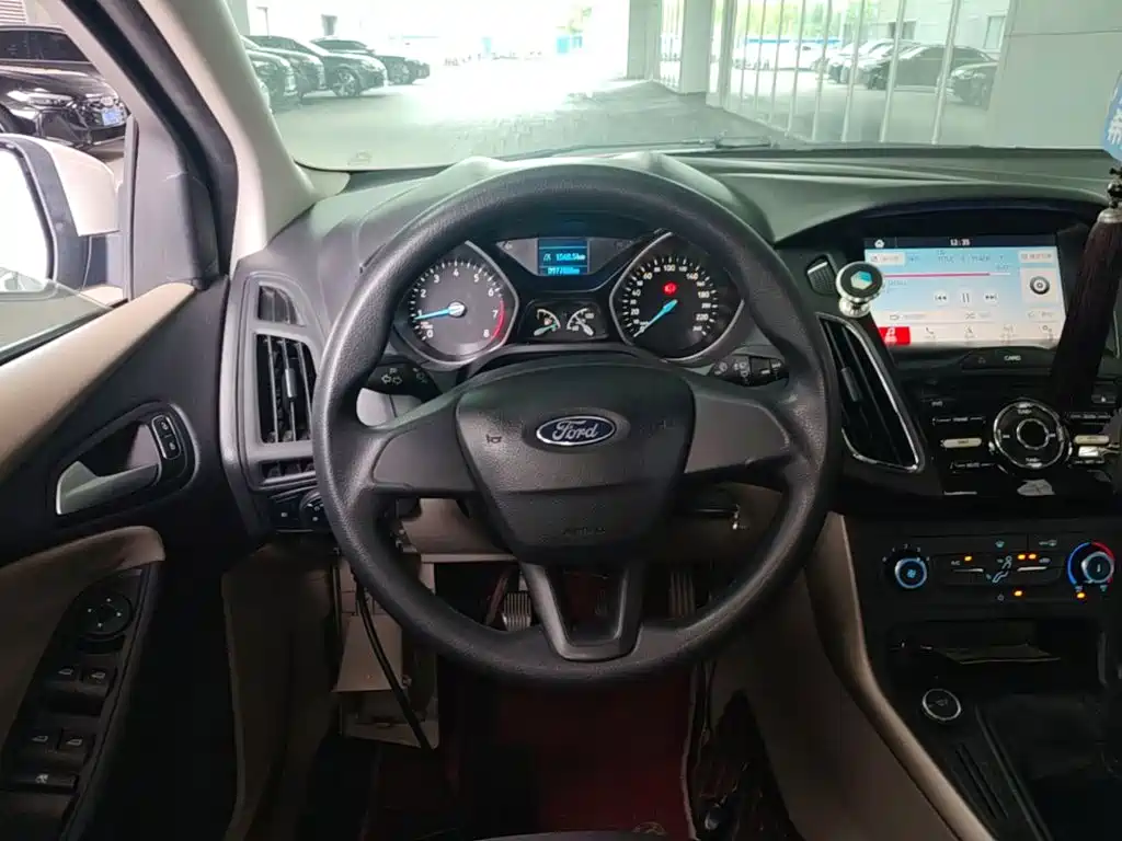 Ford Focus 2017 — фото 17