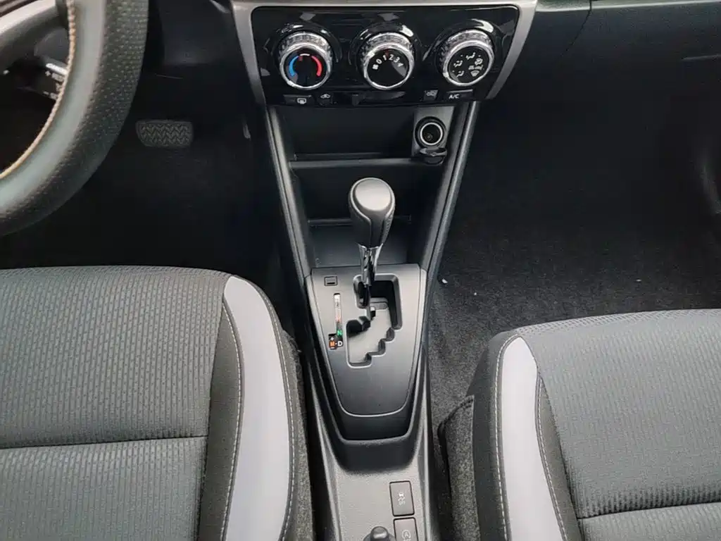 Toyota Yaris L 2022 — фото 14
