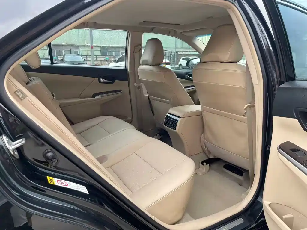 Toyota Camry 2015 — фото 15