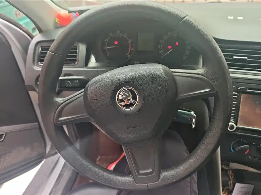 Skoda Rapid 2014 — фото 15