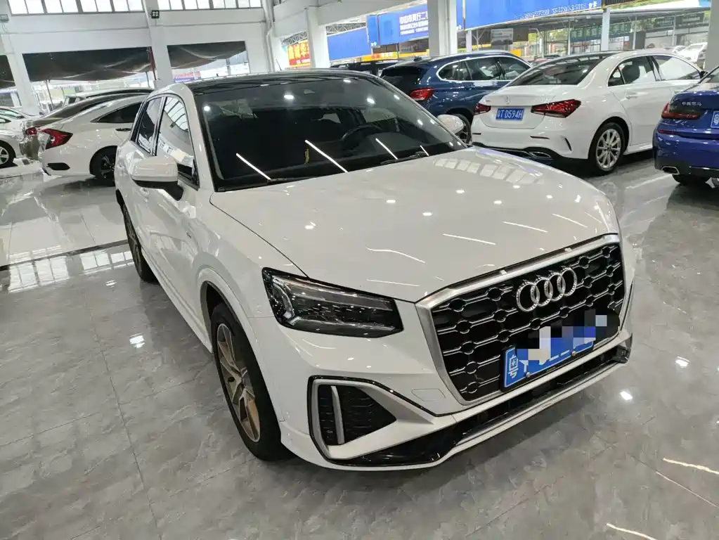 Audi Q2L 2023