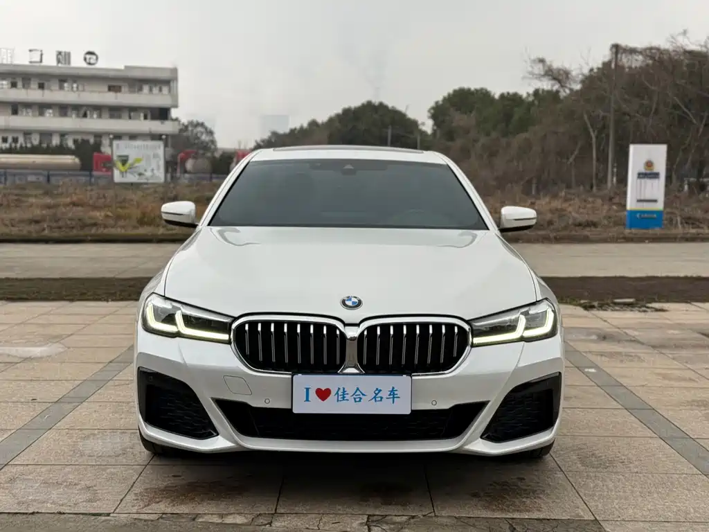 BMW 5 Series 2022 — фото 1