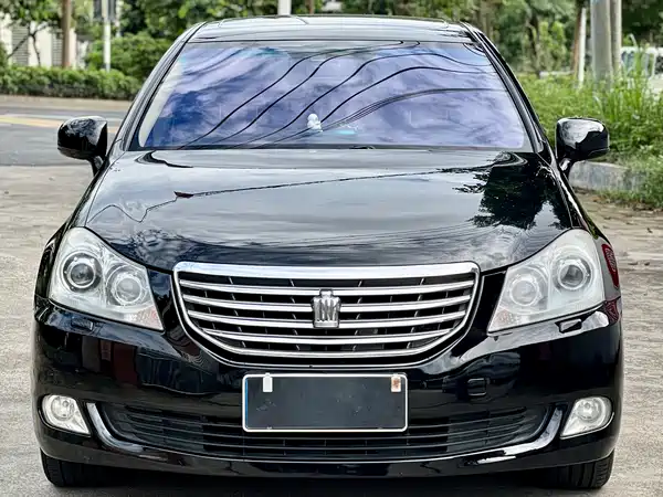 Toyota Crown 2011