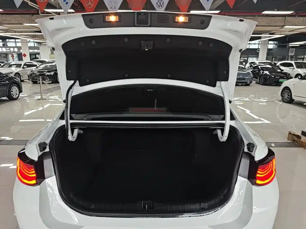 Geely L HiP 2023 — фото 19