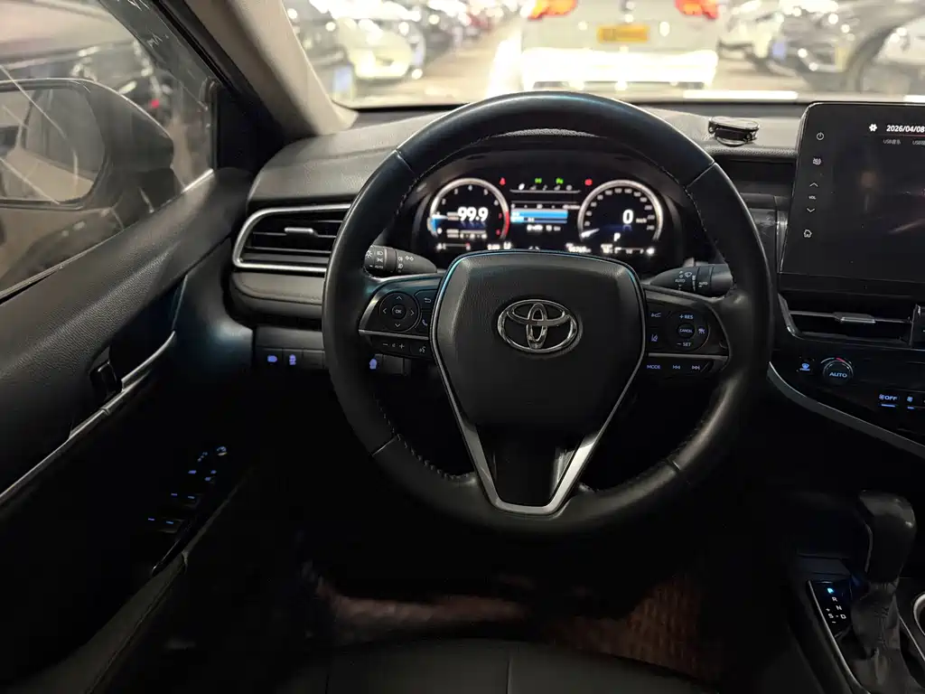 Toyota Camry 2021 — фото 10