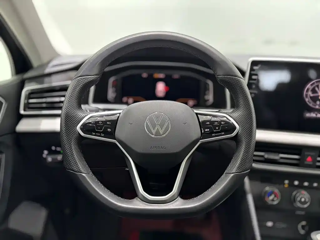 Volkswagen Tiguan L 2023 — фото 13