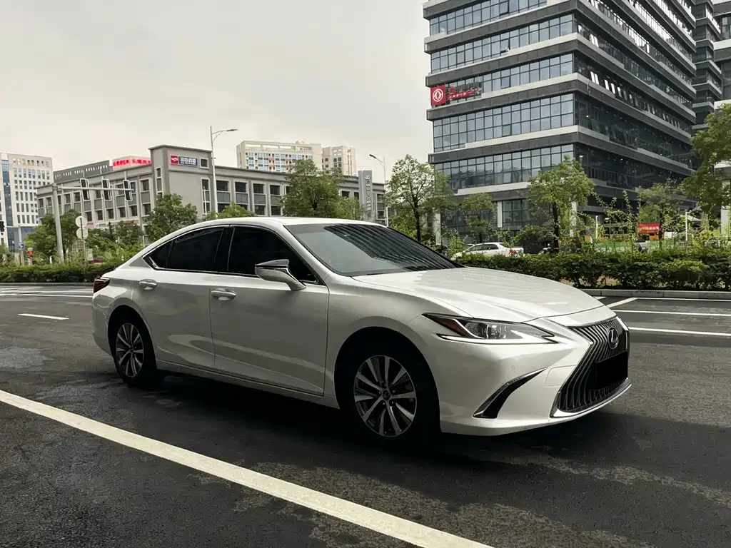 Lexus ES 2020 — фото 3