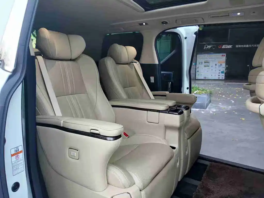 Toyota Alphard 2022 — фото 16