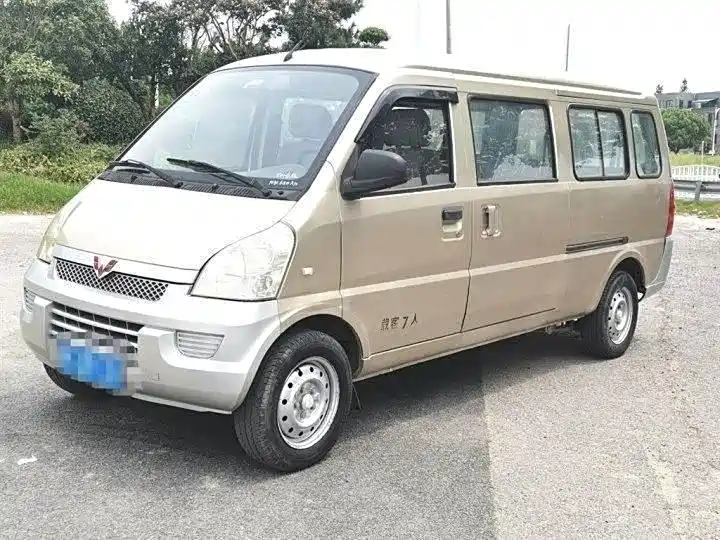 Wuling Rongguang 2015