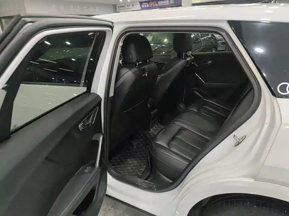 Audi Q2L 2023