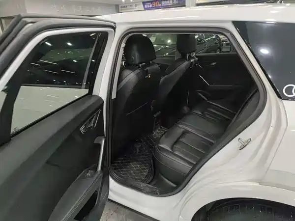 Audi Q2L 2023