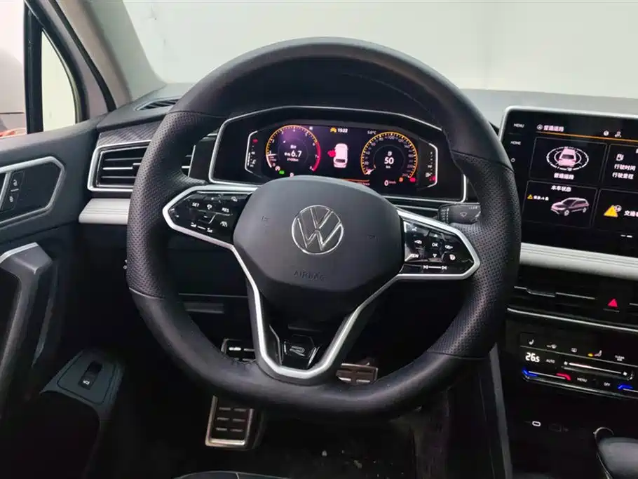 Volkswagen Tiguan L 2023 — фото 15