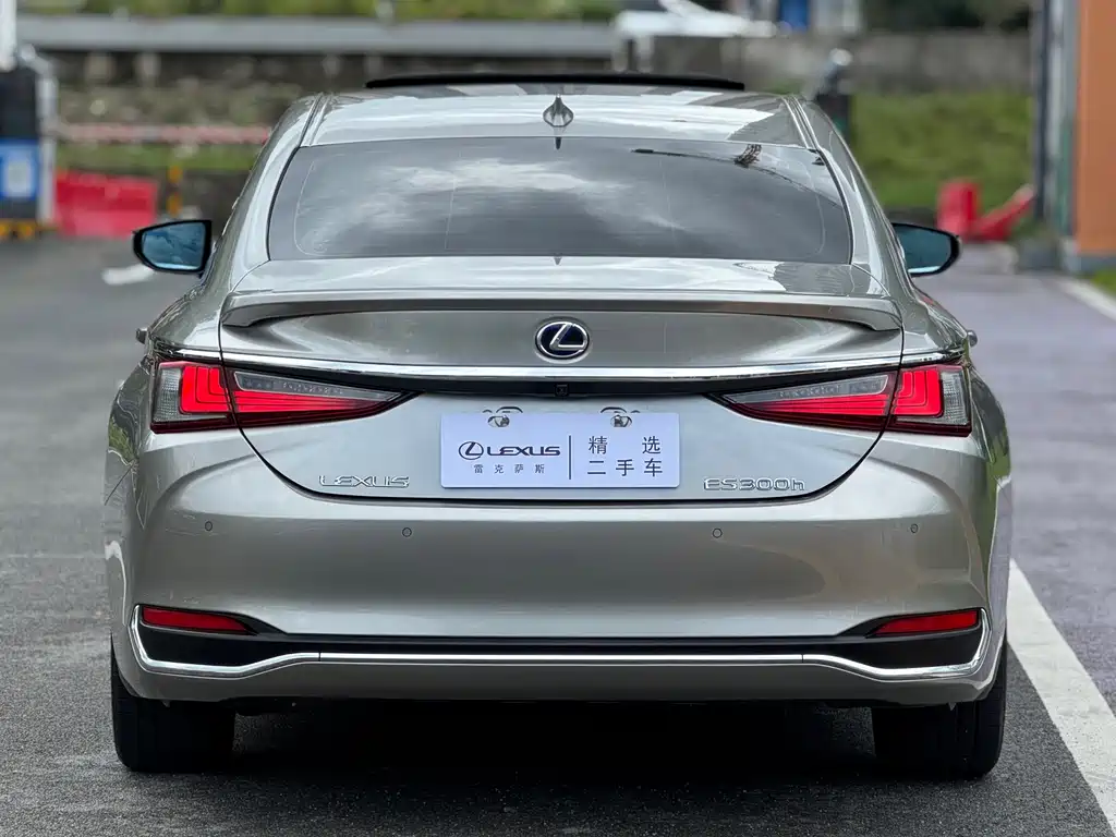 Lexus ES 2022 — фото 13