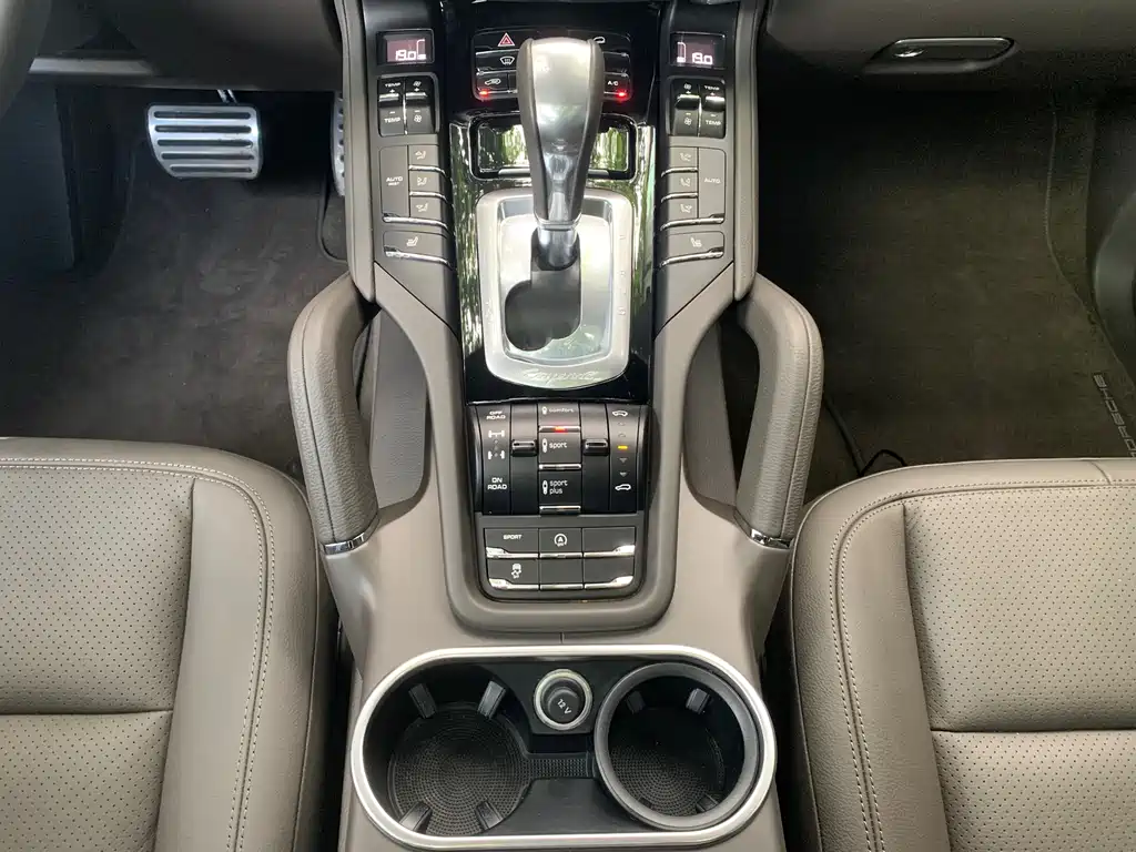 Porsche Cayenne 2015 — фото 13