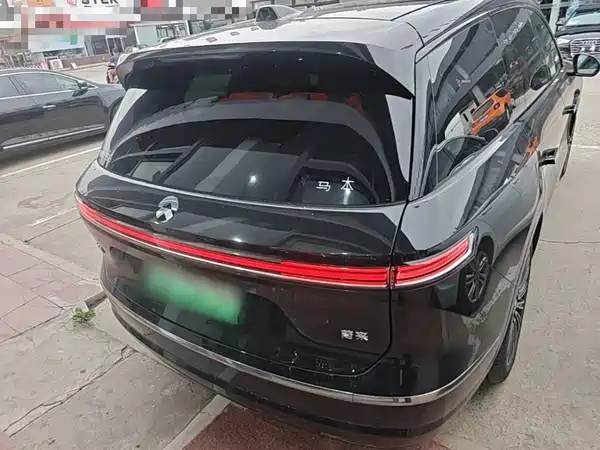 NIO ES8 2025