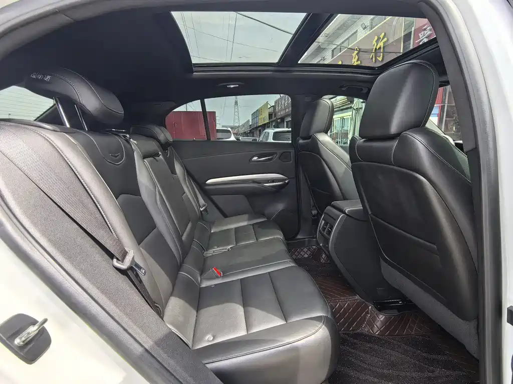 Cadillac XT4 2020 — фото 13
