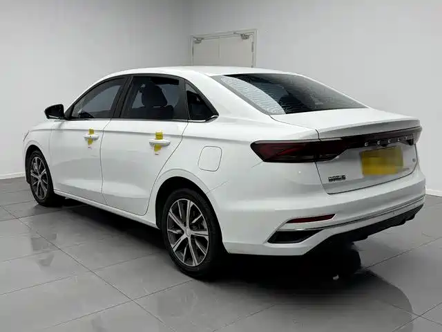 Geely Emgrand 2024