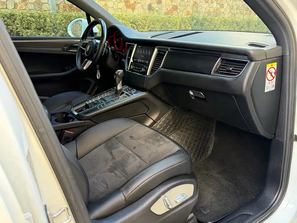 Porsche Macan 2018 — фото 14