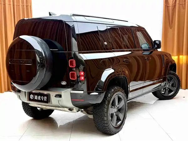 Land Rover Defender 2024