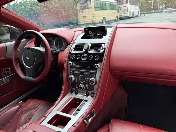 Aston Martin DB9 2015