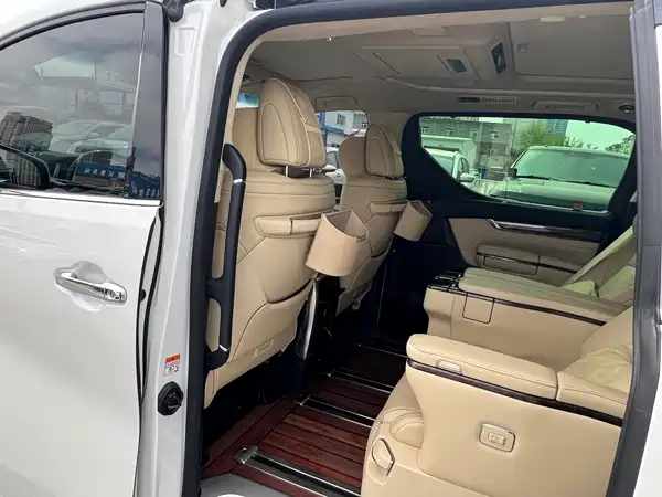Toyota Alphard 2021