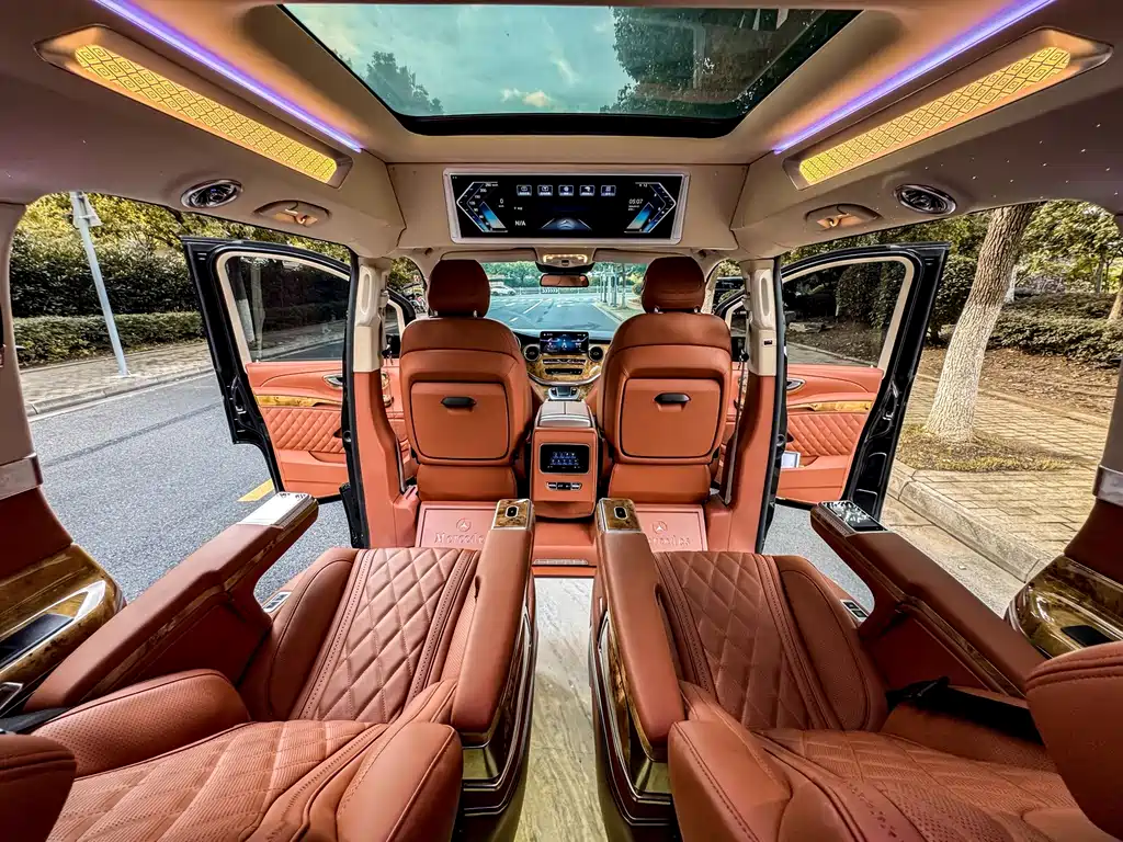 Mercedes-Benz V-Class 2023 — фото 13