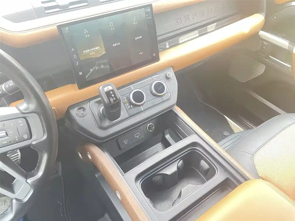 Land Rover Defender 2023 — фото 24