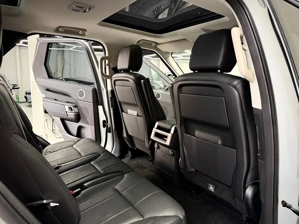 Land Rover Discovery 2019 — фото 12