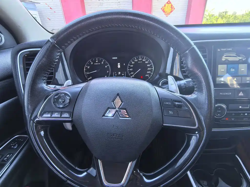 Mitsubishi Outlander 2021 — фото 10