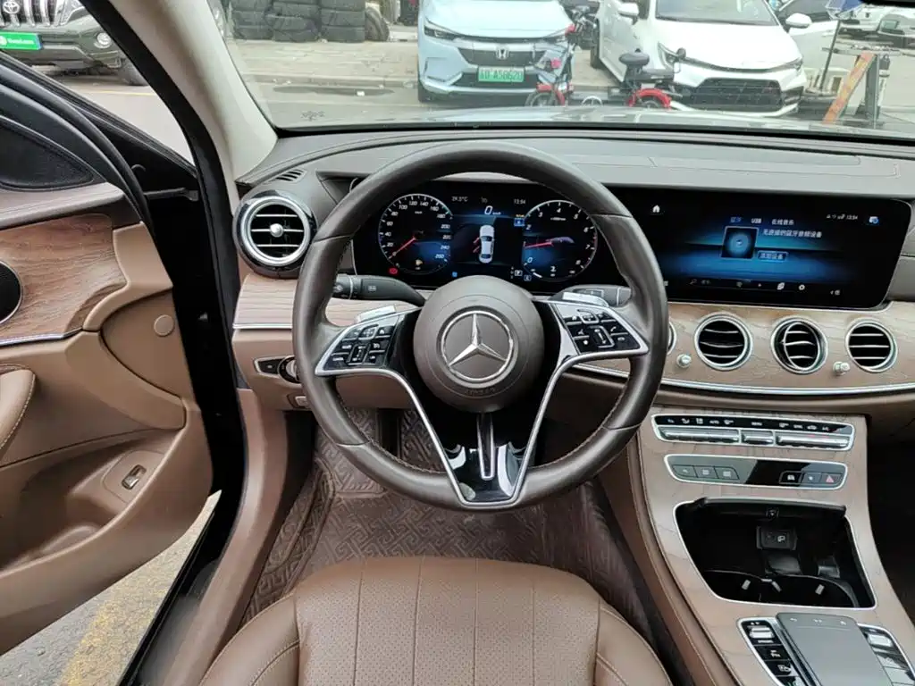 Mercedes-Benz E-Class 2022 — фото 11