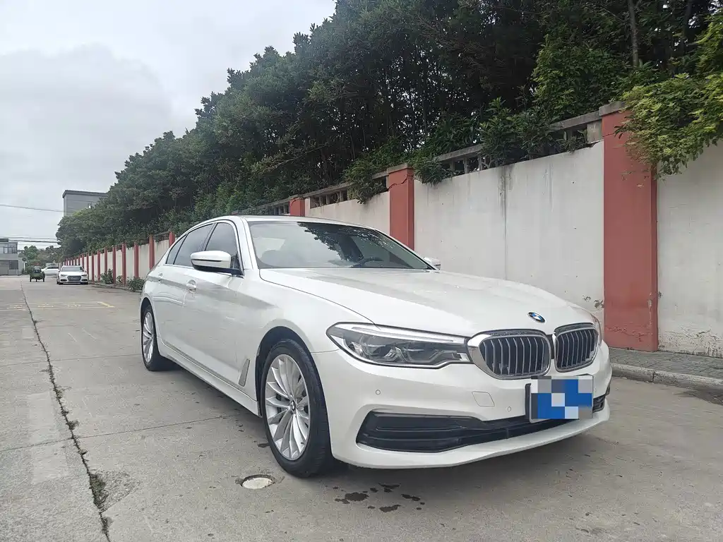 BMW 5 Series 2019 — фото 3