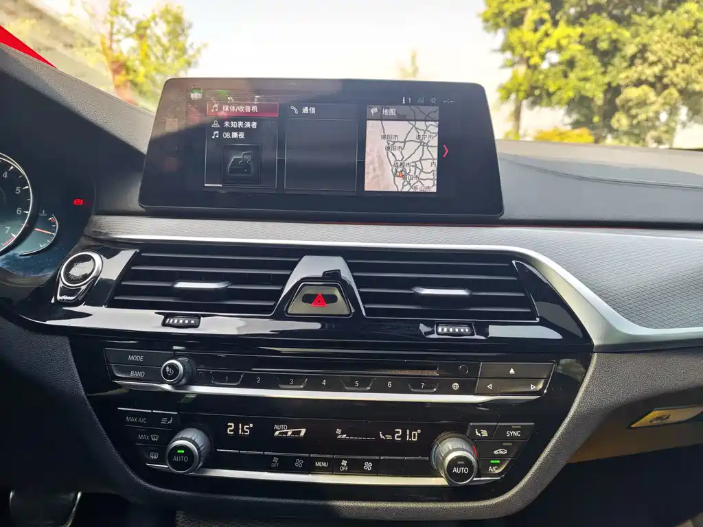 BMW 5 Series 2018 — фото 13