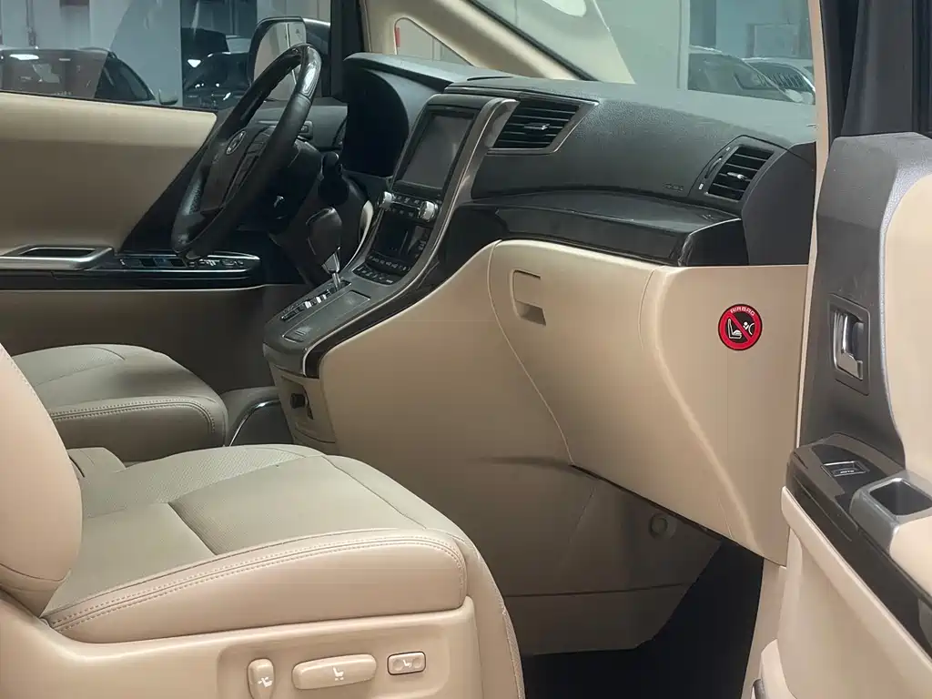 Toyota Alphard 2012 — фото 13