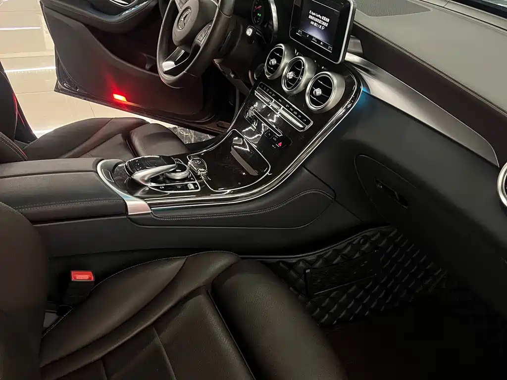 Mercedes-Benz GLC 2019 — фото 12