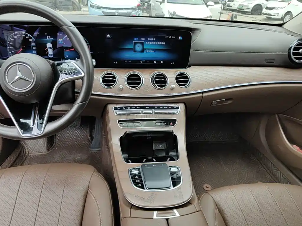 Mercedes-Benz E-Class 2022 — фото 13