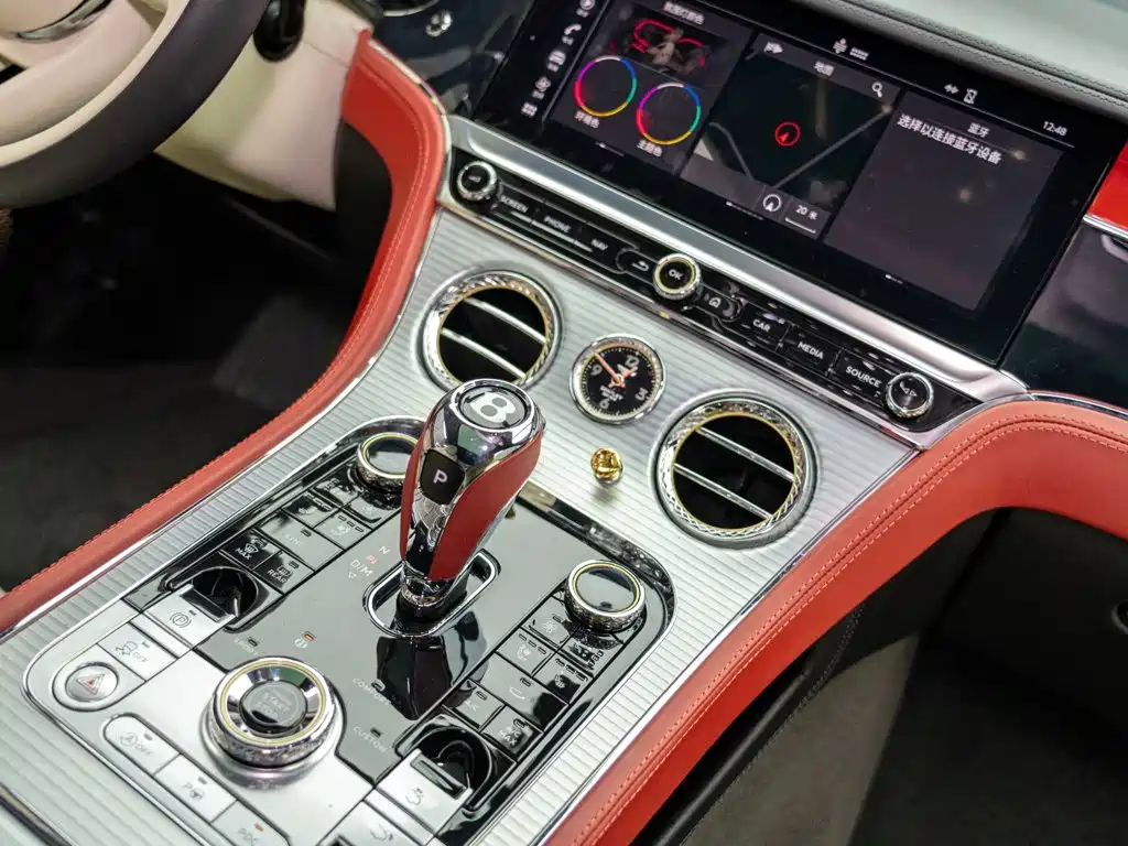 Bentley Continental 2023 — фото 19