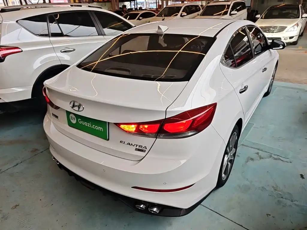 Hyundai Elantra 2016 — фото 7